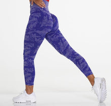 Load image into Gallery viewer, Camo seamless leggings
